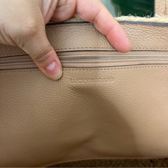 🍀 Lucky Brand Natural Straw Tote Bag with Leather Straps & Beaded Charm | Boho - Picture 4 of 7